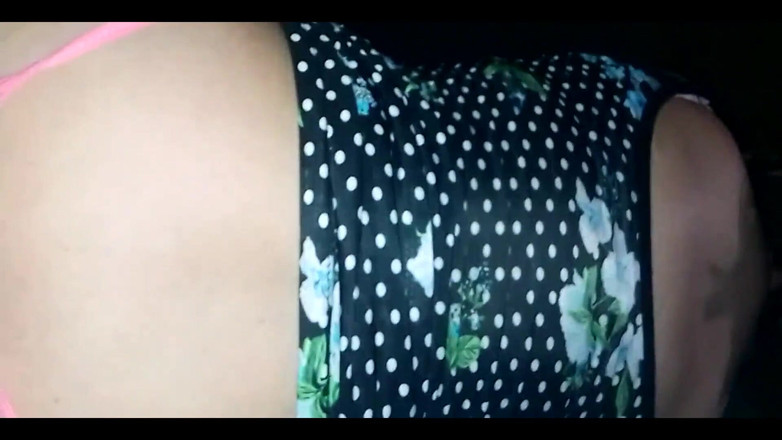 Fitcure1: Zezadu: růžové tanga a krátké květinové šaty