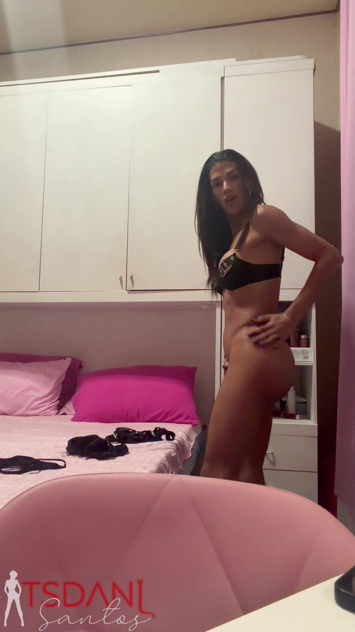 Tsdanisantos1: Бразильский транссексуал демонстрирует своё стройное и спортивное тело для вас