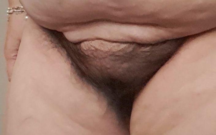 Mommy big hairy pussy: Мілфа починає день