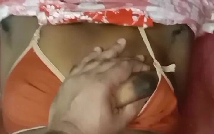 RenuRaj: タミルデジのふしだらな妻の乳首が苦しめられ、悲鳴を上げ、毛深いマンコが義理の男に寝取られました!インディアンホットワイフ