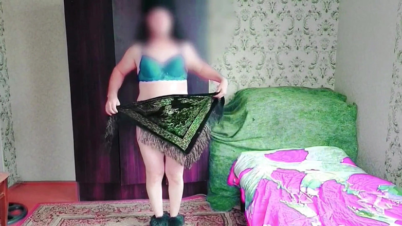 Kitty_Cross: Wunderschöne tropft langsam im schimmernden blauen kleid