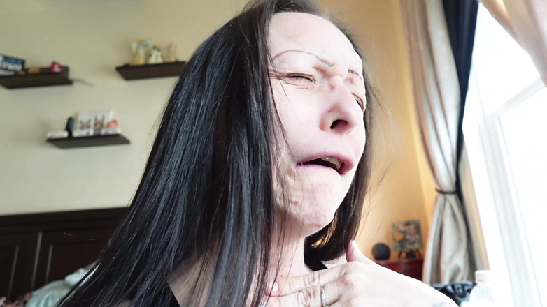 Raven Willow: Làm nhục khuôn mặt của bạn