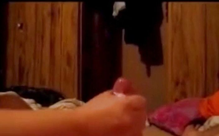 Fat house wife: Гаряча дружина робить мокру мастурбацію з плювками, змушуючи її кінчати всюди