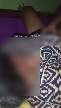 Bini desi saya bahkan tidak membenarkan saya pergi di atas katil. Saya menjilat pepek isteri kampung India yang seksi