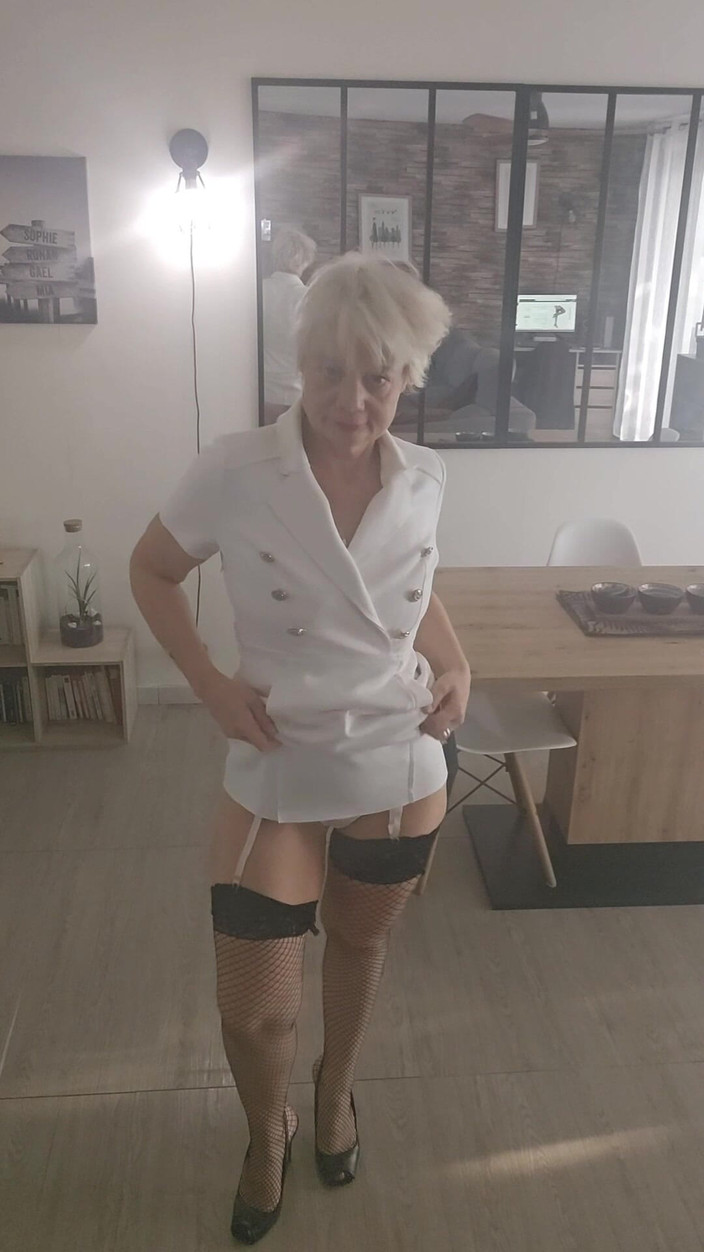 Sofy13: Podpatek, punčochy, kšandy, body Líbí se vám?