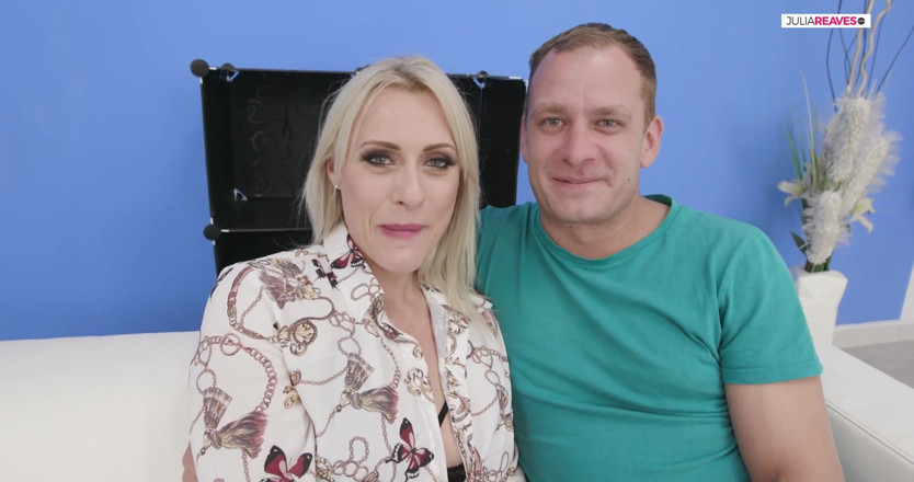 Cuckold Fuckers: Une salope blonde se fait baiser devant les yeux de...