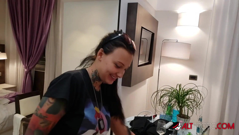 Alt Erotic: Domácí sex tape Adel Asanti se Saschou