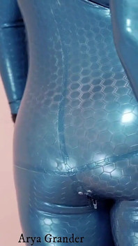 Sexuální ženská dominance latexová paní Arya Grander