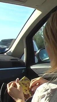 He offers a lift to the girl from Salerno who is hitchhiking and films her before showing her pussy in a threesome
