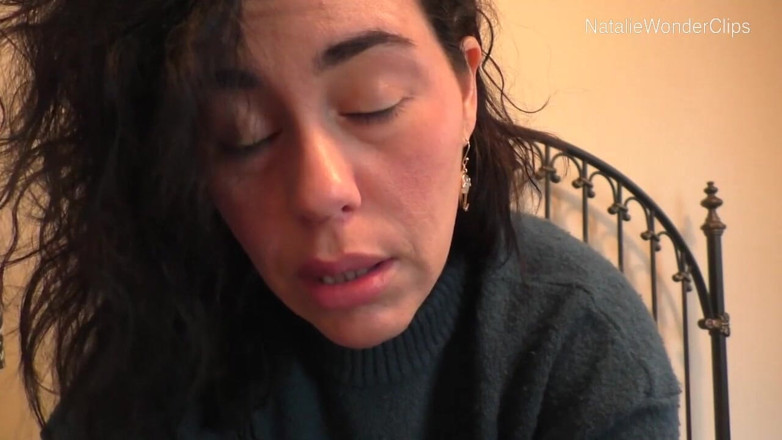 Natalie Wonder: La matrigna guarisce la tua piccola pipì ferita