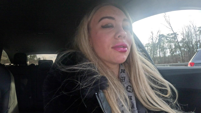 Beverly peach: 공중 화장실에서 가장 뜨거운 오줌!