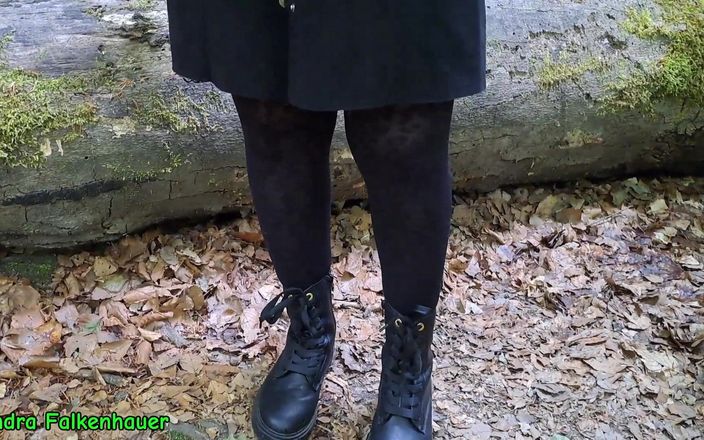 Sandra Falkenhauer: Eine Dildoschuß im wald