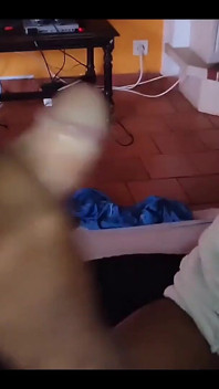 Pompino gola profonda e sborrata interrazziale lento