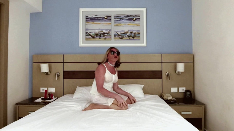 Sissy Cummy Lingerie: Michelle Hernandez Hat Während Einer Geschäftsreise Spaß in Einem Hotel...