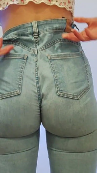 Blue Jeans fetiš s velkým zadkem Problémy se zatahováním třesoucích se půlek