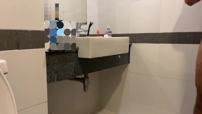 Cum: De college-instructeur is geneukt door student in het toilet