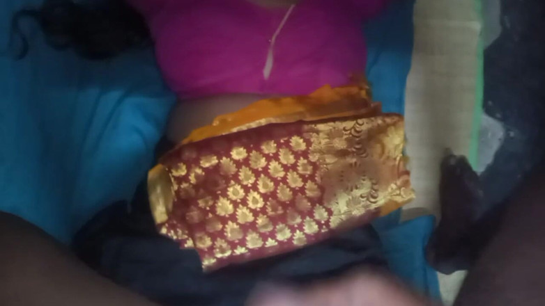Priyanka314: Gospodină indiană Thelgu Bhabhi futându-se acasă