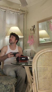 VR 포르노를 보면서 섹스하는 배다른 아들