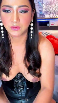 Quente asiática trans menina cum show