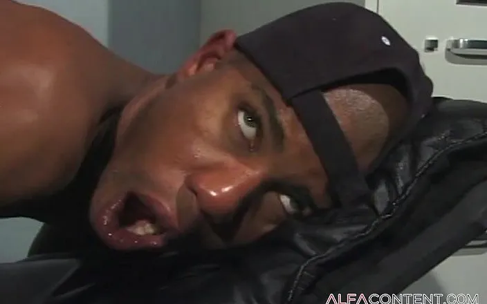 Gay show: Black gay boys fucking in the office