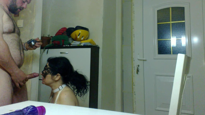 Toilet Mommy: Зрелую жену трахают в рот