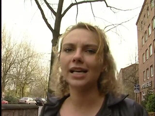 Lucky Cooch: Chica sexy entrevistada en la calle