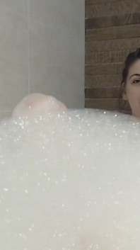 Waiting for a big and hard dick with me in the bath