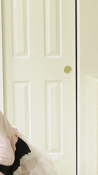 Mein stiefbrud hat herausgefunden, dass ich als oben-ohne zimmermädchen arbeitete