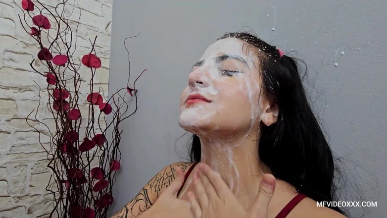 MF Desires: Spucke von drei mädchen