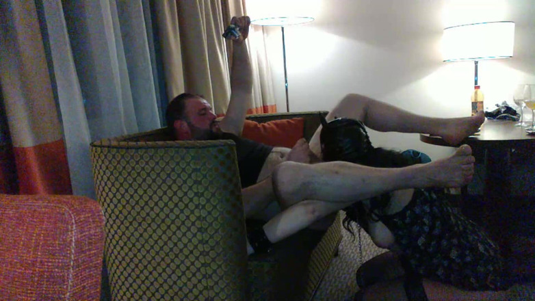 Toilet Mommy: Folosește-le doar gâtul, apoi ejaculează pe fața lor