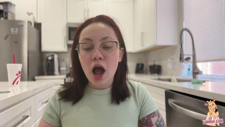 Lenna Lux: Meid betrapte je op kijken