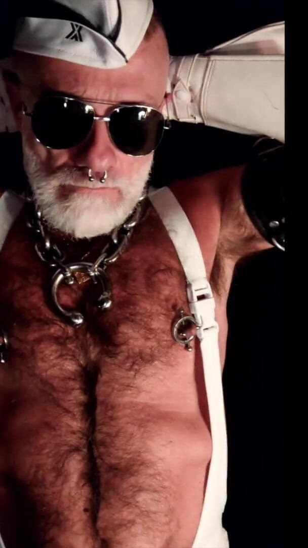 Another White Night (Muscles Cigar FFPig) Another White Night (Muscles Cigar FFPig)