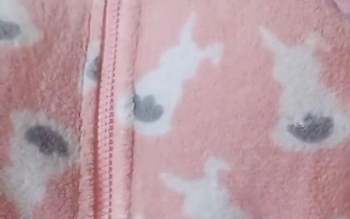 Kinky Lyrical: Sgrillettando My bunny Onesie e giocando con le mie tette