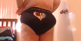 LaLaDelilah: V tomto videu si převlékám tlustý zadek dovnitř a ven...