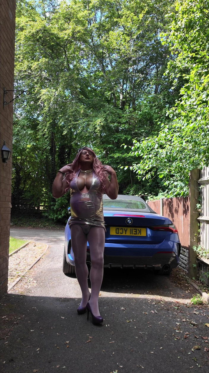 Kelly CD 2022: Crossdresser seksi Kellycd2022 dalam pantyhose dan tumit saya yang lancar