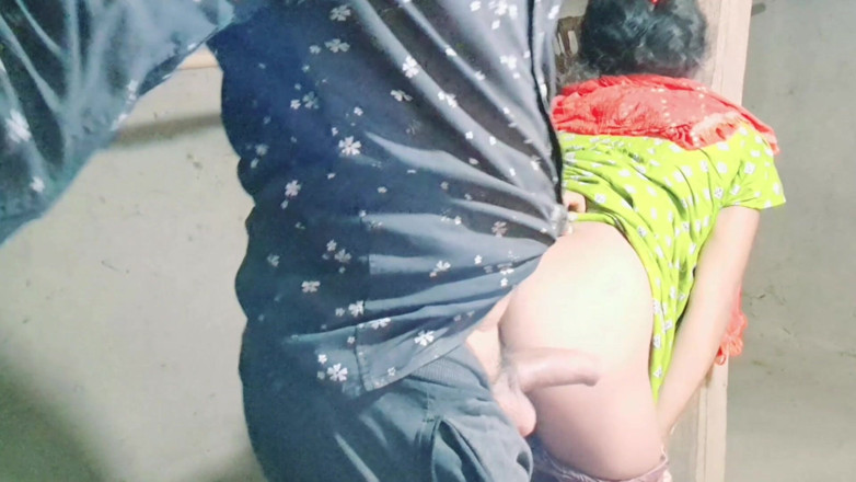 Trilokinath: Une bhabhi canon et sexy s’est assoiffée de chatte avec...