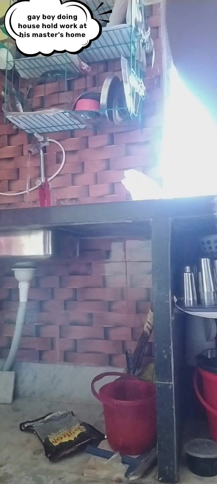 Ronit: Indický gay chlapec jde bez oblečení do domu svého pána,...