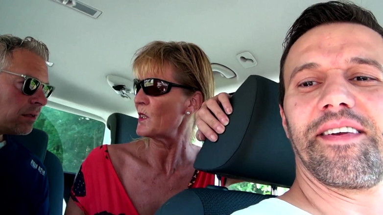 German Porn: Une MILF Veut Aller Faire Du Shopping Et Se Laisse...