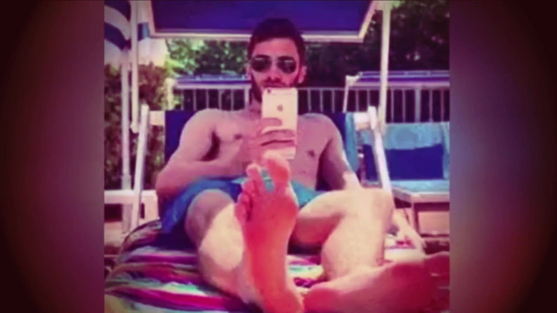 Goddess Misha Goldy: Slave to male feet! Mesmerizing mind fuck! Junky to alpha...