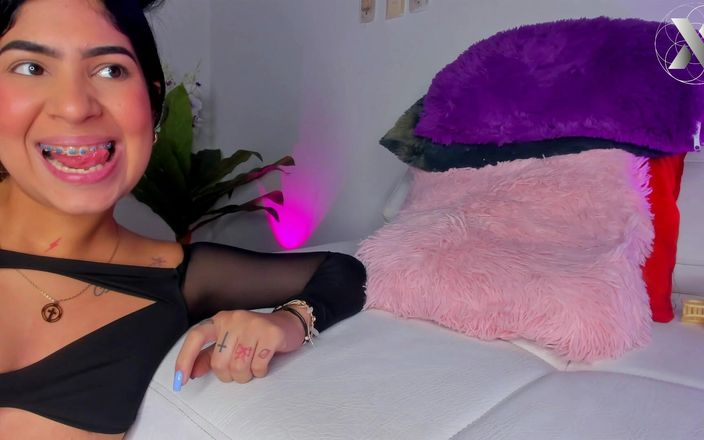 Squirt rain: Des bombasses lesbiennes sexy se lèchent leurs chattes étroites