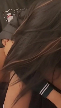哦，我的上帝！！你怎么能对我做到这一点...我在我女朋友的手机上找到了这个视频...她正在操她的继兄弟