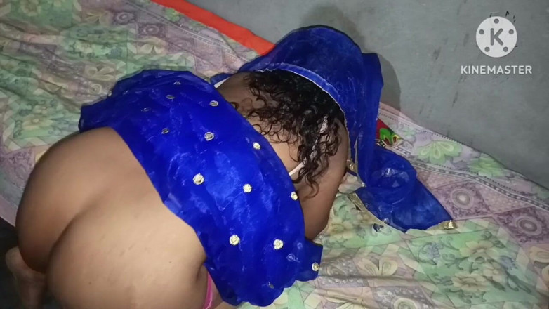 Kavita69: Fată indiancă sexy Nabour suge pula atât de bine și recieve...