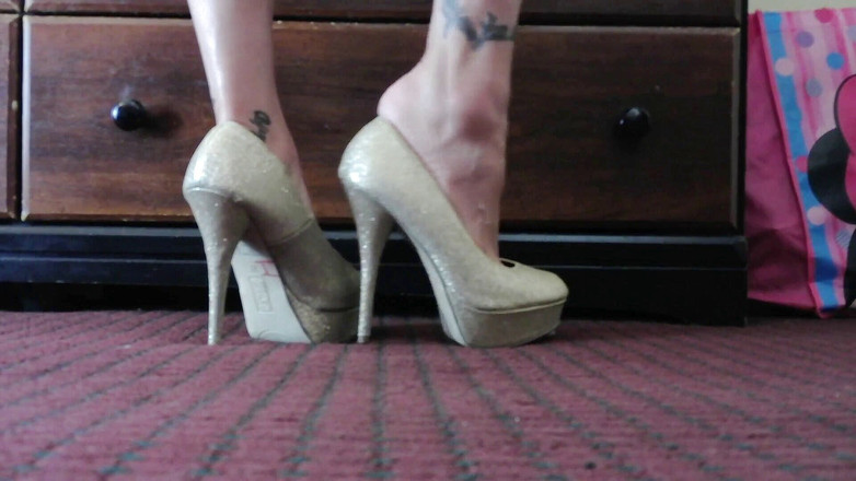 Abby Anna: Berdiri mencangkung berdiri