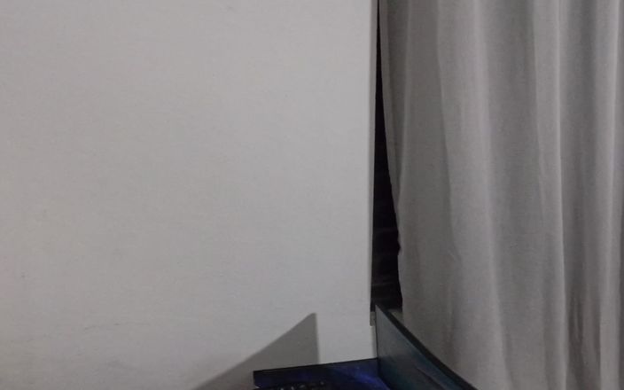 Kasallpimenta VR: Yalnız ev hanımı internet teknisyenlerine karşı koyamıyor ve kocasını aptal...