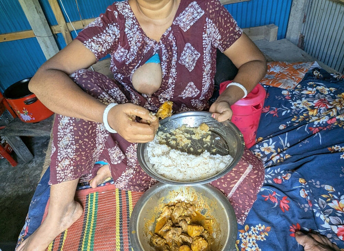 Rani Mondal: Rani Bhabhi Eating Rice to Naked