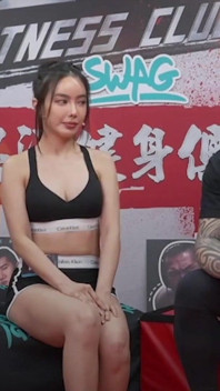 Adulți asiatic live streaming, competiții sexy în sala de sport.