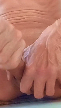 이 놀라운 자지는 당신의 사랑을 받을 자격이 있습니다. 저를 따라오고 이 즐거움을 즐기세요
