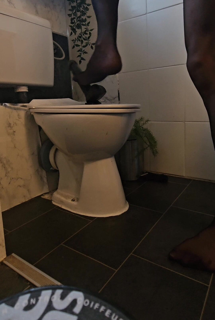 Sissy Millie Lucy: Maminsynek w pończochach jeździ jej Dildo Pt1