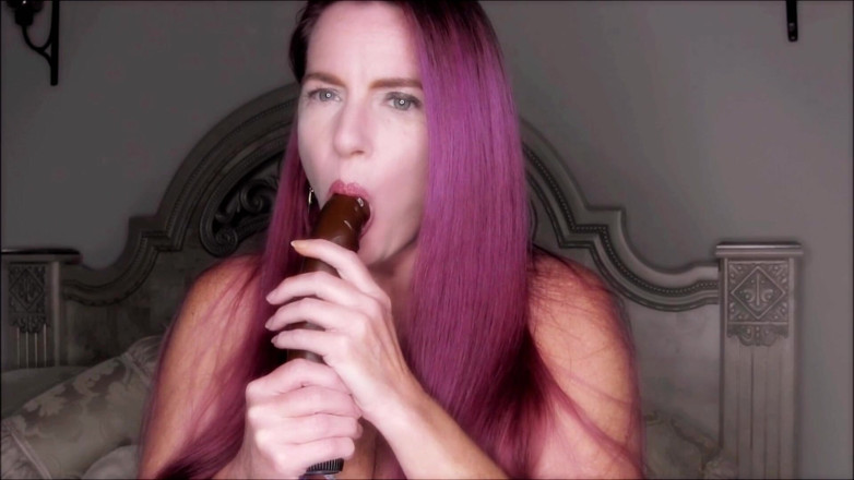 Nikki Nevada: セクシーなマゼンタの髪のMILFディルドクソと与えるあなたにJOI