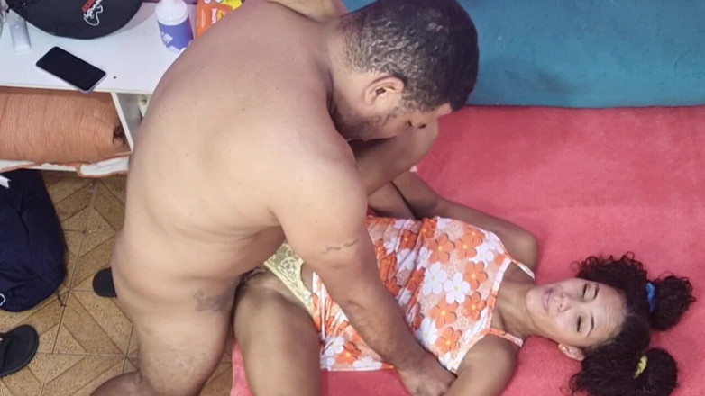 Bebes vagabundas: 妻は私にお尻をくれず、私は継娘を食べます。